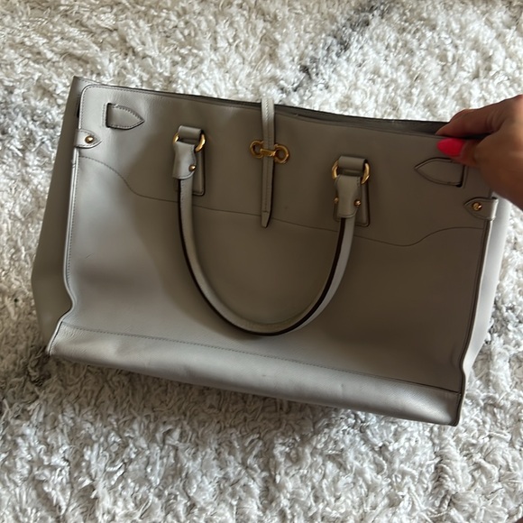 Ferragamo leather bag. - Picture 4 of 8